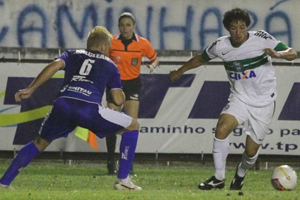 Arthur voltou a marcar e deu a vitória ao Coxa (Foto: Divulgação/Coritiba)