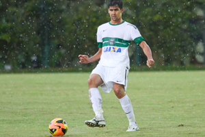 Leandro Almeida saiu nos últimos minutos e pode não enfrentar o Fla (Foto: Divulgação/Coritiba)