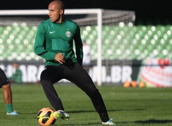 Deivid lesiona o joelho novamente e volta a ser desfalque no Coxa (Foto: Divulgação/Coritiba)