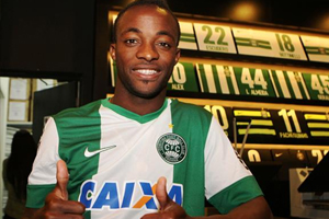 Lesionado, Geraldo não joga na estreia da camisa (Foto: Divulgação/Coritiba)