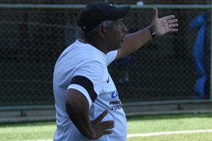 Zé Carlos comanda o Coxa no início do Paranaense (Foto: Divulgação/Coritiba)