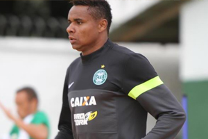 Jajá vem se preparando e pode ficar à disposição contra o Cene (Foto: Divulgação/Coritiba)