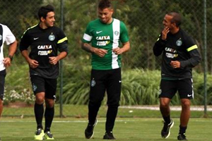 Robinho, Baraka e Gil são, mais uma vez, pilares do Coxa de Roth (Foto: Divulgação/Coritiba)