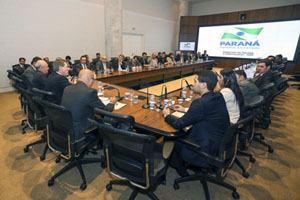 Secretário Casa Civil Eduardo Sciarra em reunião com Deputados