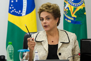 Brasília - A presidenta Dilma Rousseff em reunião com autoridades para tratar do combate ao vírus Zika (Marcelo Camargo/Agência Brasil)