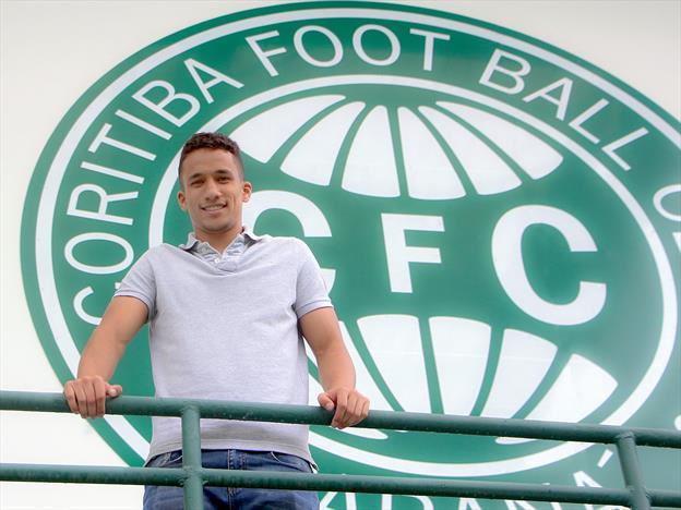 Geovane renovou o contrato com o Coritiba até o final de 2018 (Divulgação/Coritiba)