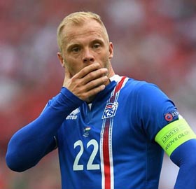 Gudjohnsen se ofereceu para jogar na Chapecoense (Divulgação/UEFA.com)