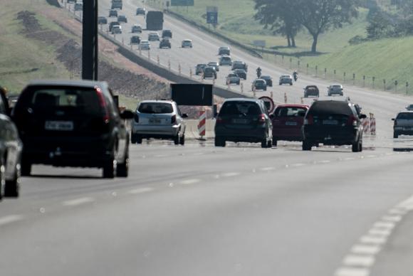 Paraná tem três bloqueios parciais e um total nas rodovias estaduais, afirma PM