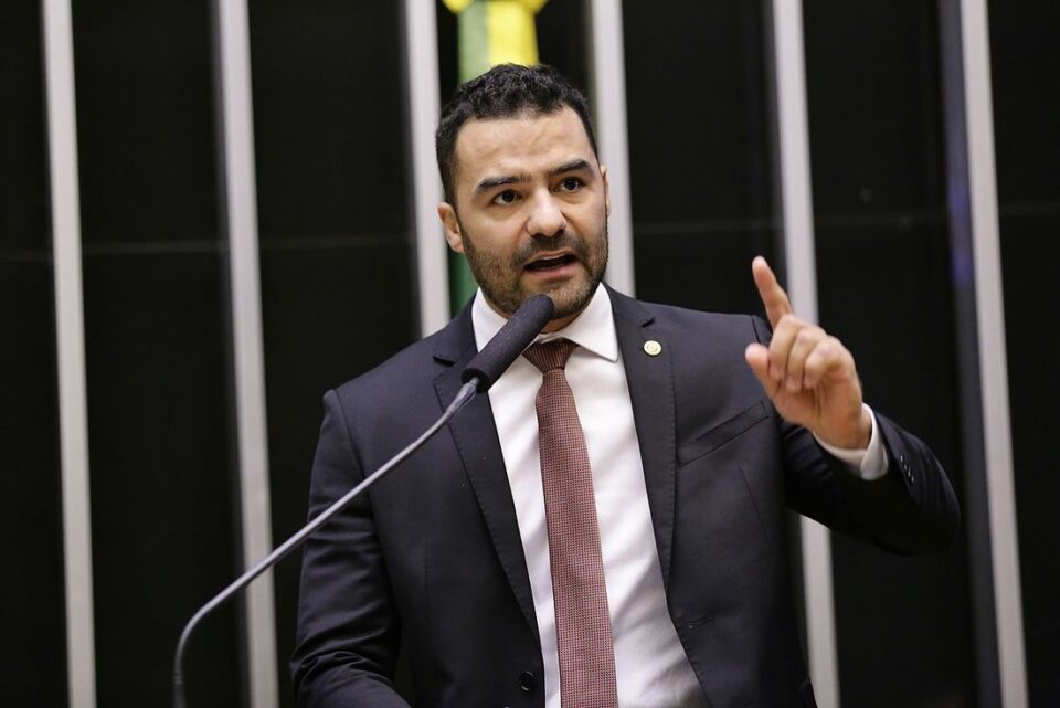 Podemos acata pedido de desfiliação de Arthur do Val Podemos acata pedido de desfiliação de Arthur do Val