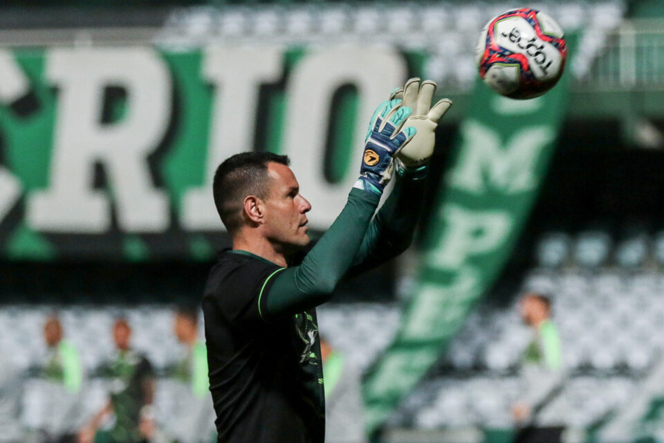 Wilson, ex-goleiro do Coritiba, se aposentou.