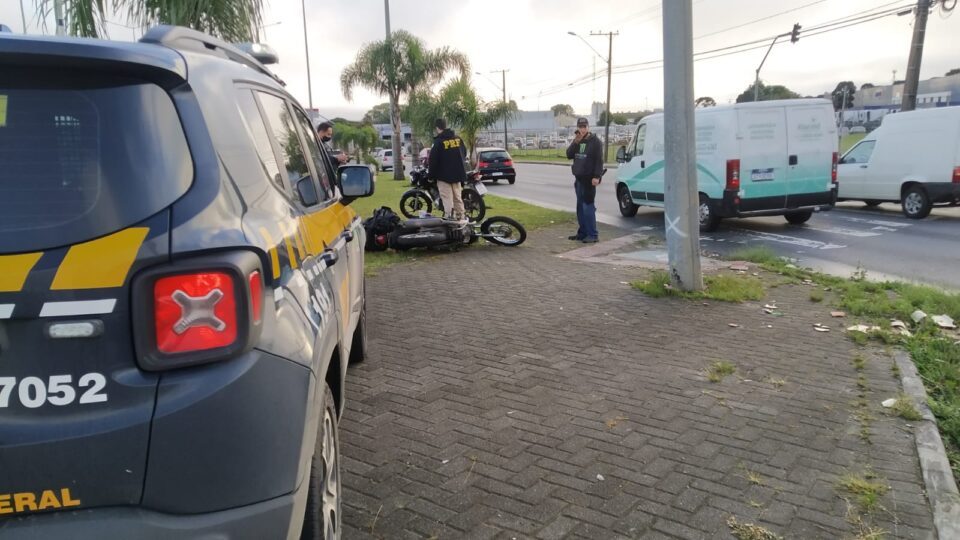 Acidente motos linha verde