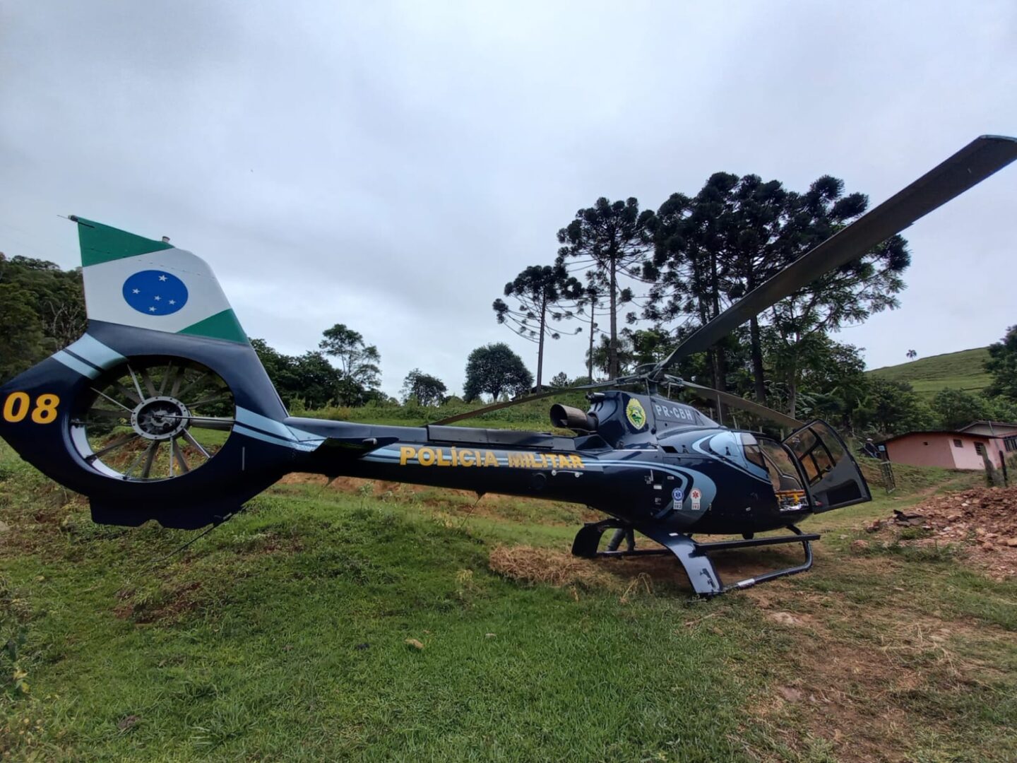 Cabos se rompem e homem fica ferido ao cair de tirolesa em Campo Largo