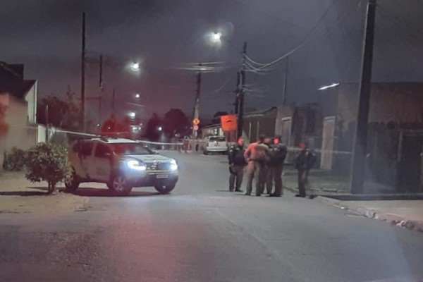 Homem é apunhalado pelas costas e leva mais de 20 facadas em Curitiba; crime é mistério