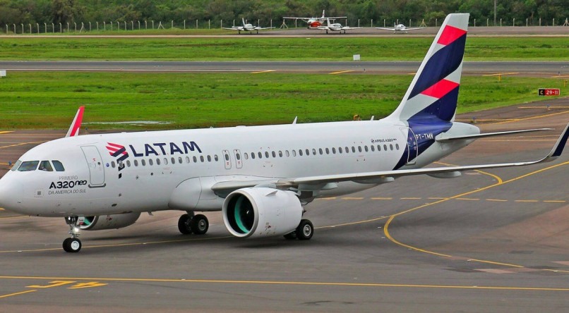 Presidente da Latam diz que guerra na Ucrânia vai elevar preço de passagem aérea