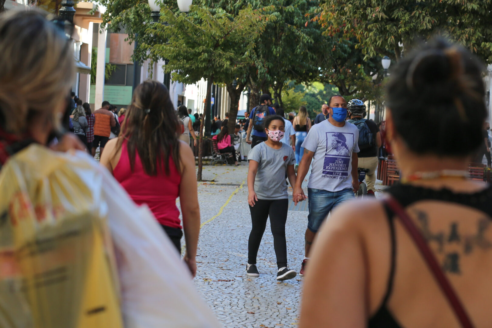 Seis em cada dez paranaenses defendem uso obrigatório de máscara em locais públicos, diz pesquisa