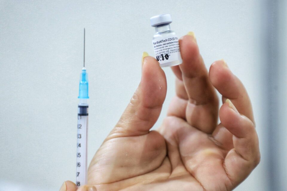 Paraná deve receber mais 193 mil vacinas contra Covid nesta sexta-feira