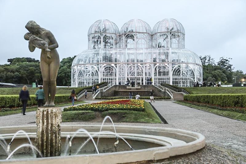Estufa do Jardim Botânico é reaberta em Curitiba devido melhoria no cenário da pandemia Estufa do Jardim Botânico é reaberta em Curitiba devido melhoria no cenário da pandemia