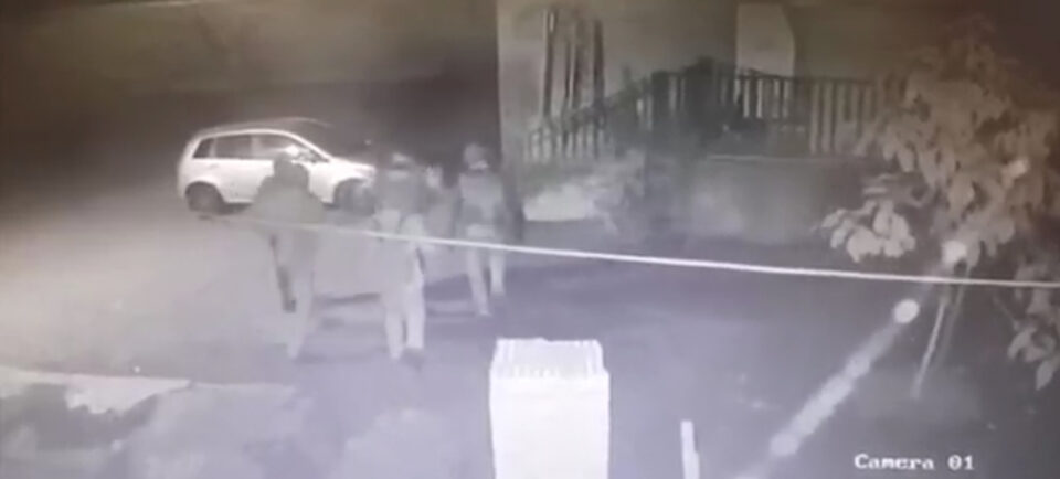 
Vídeo: homens armados com fuzis rendem vigilante e assaltam o Marco das Três Fronteiras em Foz do Iguaçu
