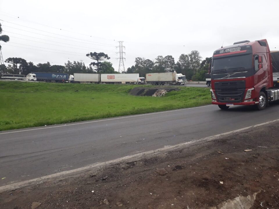 Alça de acesso Contorno Sul a BR-277