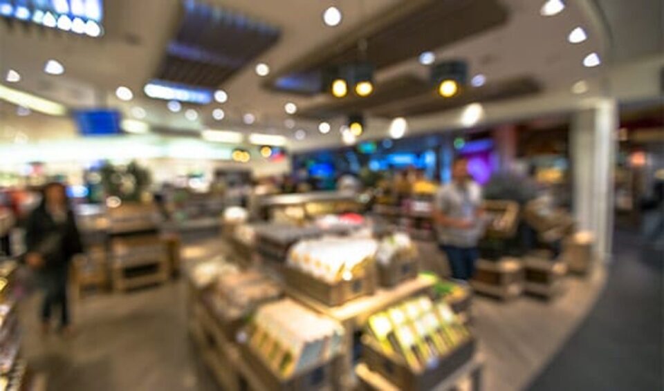 Donos de duty free que fraudavam notas para aumentar cota de isenção devem responder na justiça
