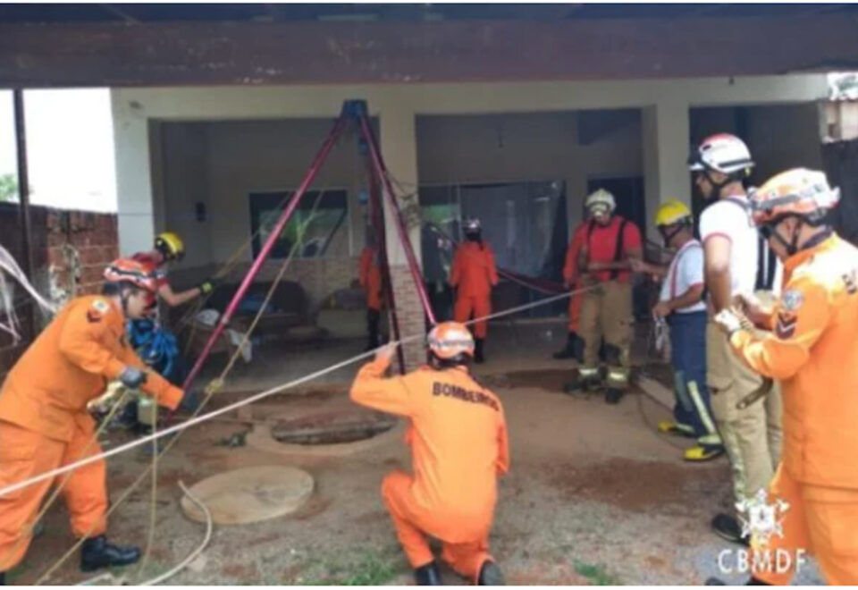 Homem é resgatado com corda depois de cair no fundo de um poço no Distrito Federal