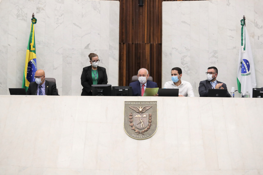 Assembleia convoca deputados suplentes após cassação de Francischini