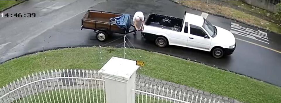 Carretinha furtada em Santa Felicidade