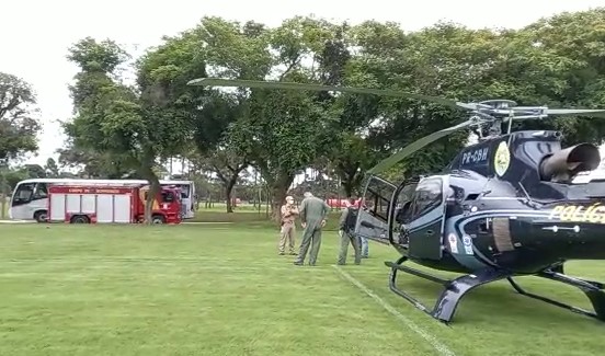 Motociclista com risco de morte precisa ser atendido no gramado do CT do Athlético 