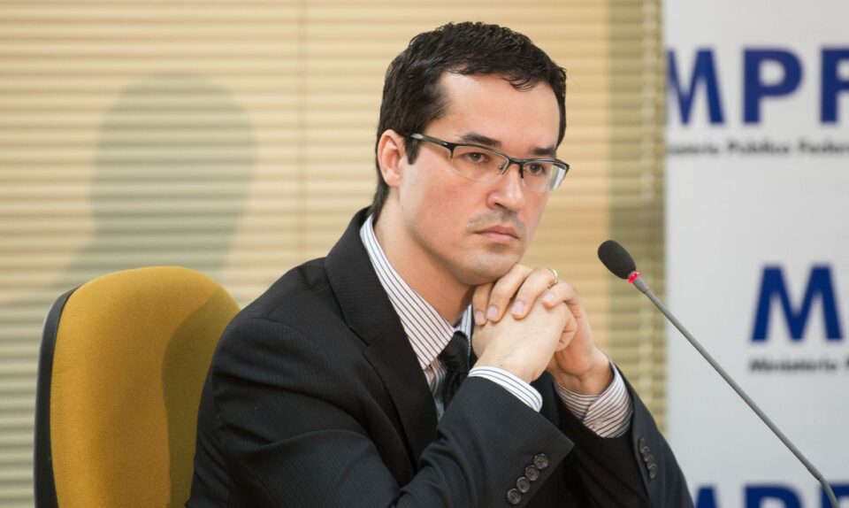 Deltan recebe R$ 191 mil de férias ao se desligar do Ministério Público Deltan recebe R$ 191 mil de férias ao se desligar do Ministério Público