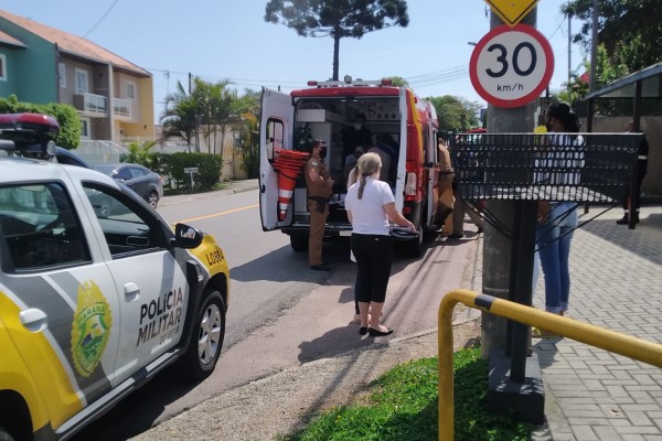 Homem esfaqueado em briga de trânsito é socorrido por populares no Boqueirão Homem esfaqueado em briga de trânsito é socorrido por populares no Boqueirão