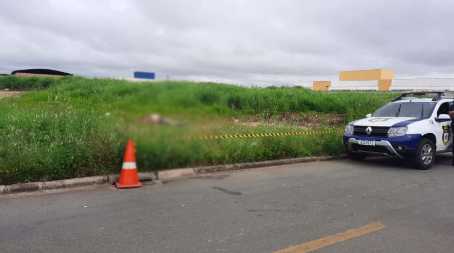 Homem encontrado morto terreno baldio Uberaba