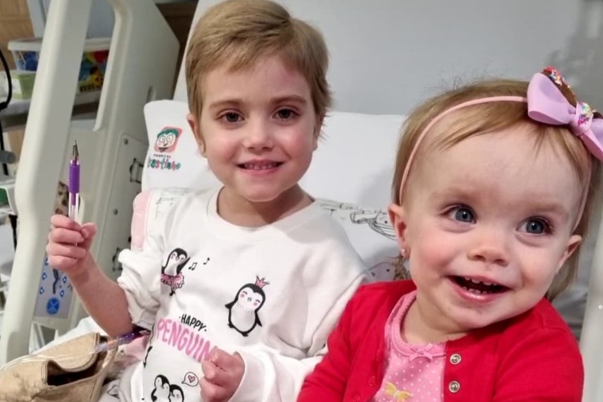 Menina com doença grave e rara pede doação de medula óssea nas redes: 'Me ajuda?' Menina com doença grave e rara pede doação de medula óssea nas redes: 'Me ajuda?'