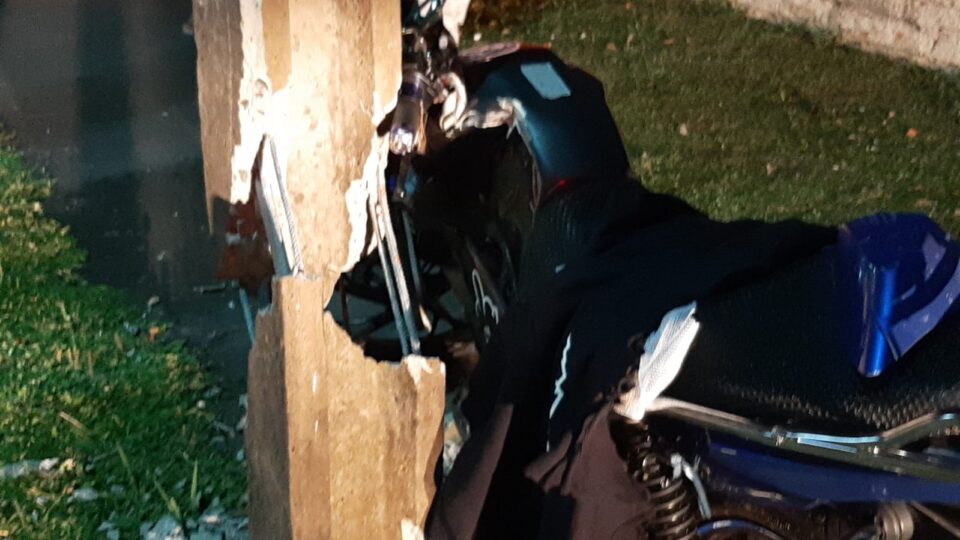 Batida de moto na linha verde em Curitiba
