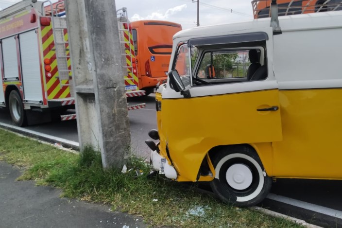 Morre idoso que bateu Kombi contra poste em Colombo; família está desolada 