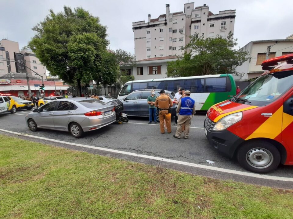 Empresário reage a assalto e mata suspeito da 'Gangue do Rolex' na Silva Jardim Empresário reage a assalto e mata suspeito da 'Gangue do Rolex' na Silva Jardim
