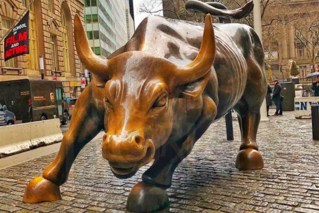 Touro de Wall Street já foi devolvido, desafiado e posto à venda