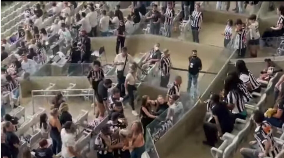 Rapper diz que sofreu racismo na final da Copa do Brasil e é denunciado por agredir seguranças; vídeo