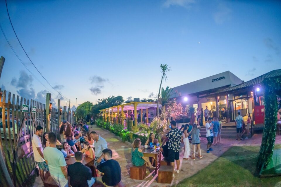 Café Curaçao traz line-up com artistas reconhecidos em todo o país no verão 2022