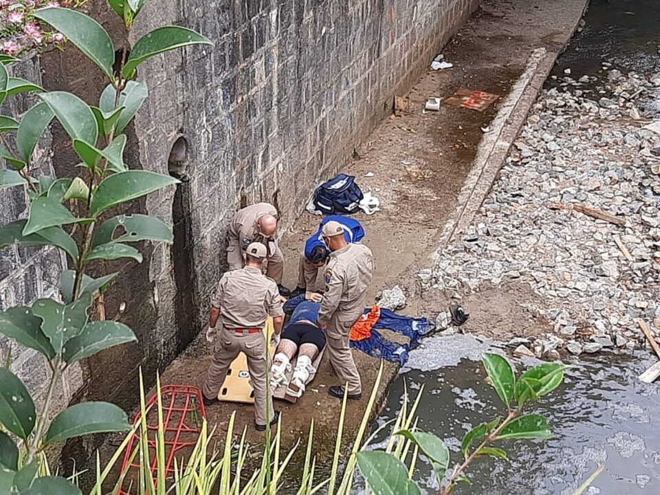 Trabalhador é socorrido com ferimentos graves após sofrer queda em córrego no Boa Vista
