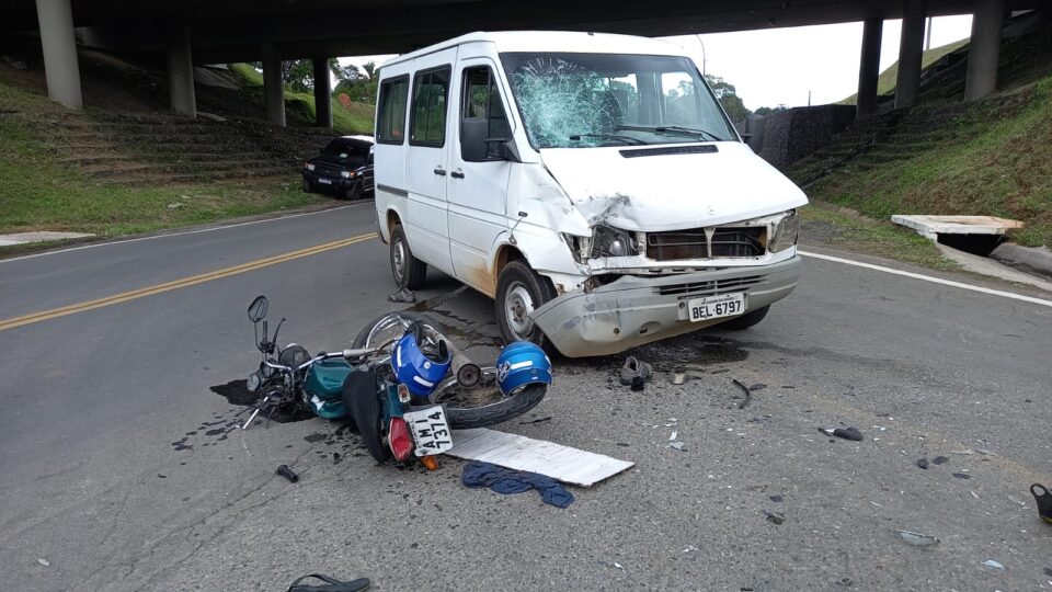 Acidente moto van