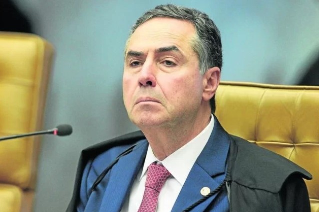 Barroso determina obrigatoriedade de passaporte da vacina a viajantes 