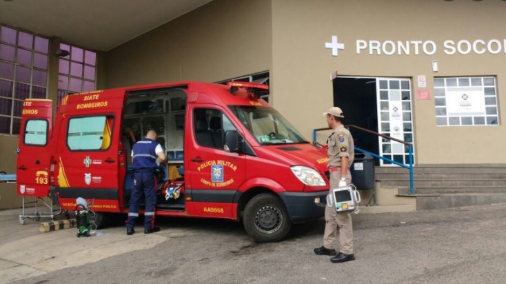Estudante de medicina é esfaqueado no Mercês quando chegava em casa; polícia investiga caso Estudante de medicina é esfaqueado no Mercês quando chegava em casa; polícia investiga caso