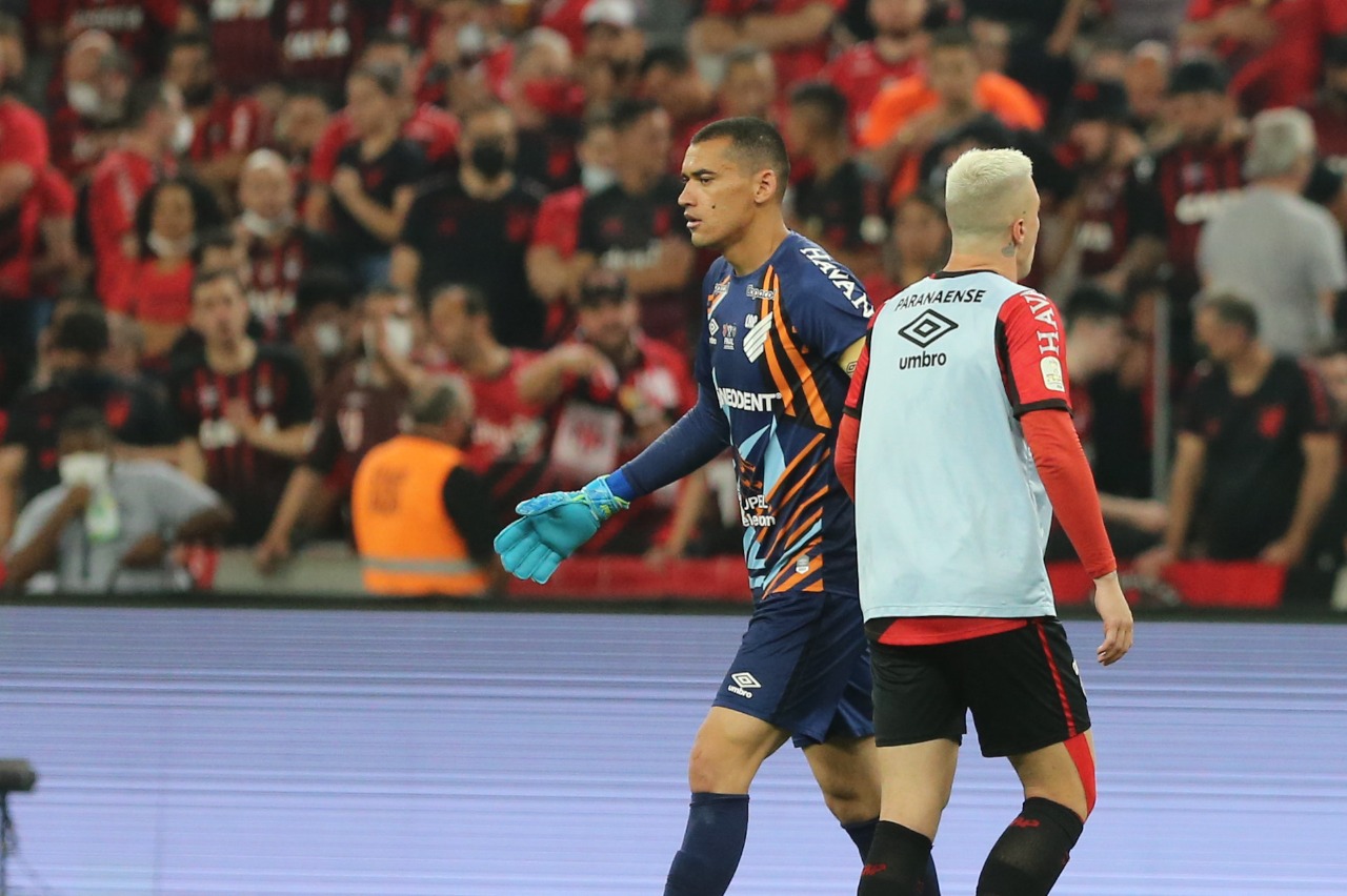 goleiro santos athletico