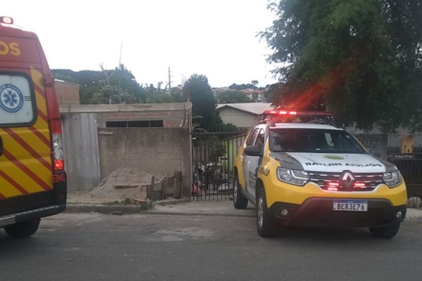 Rapaz com mandado de prisão por violência doméstica é morto após perseguição em Curitiba Rapaz com mandado de prisão por violência doméstica é morto após perseguição em Curitiba