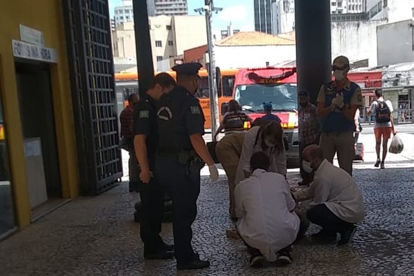 Confusão no restaurante popular da Praça Rui Barbosa por causa de talher termina com um ferido