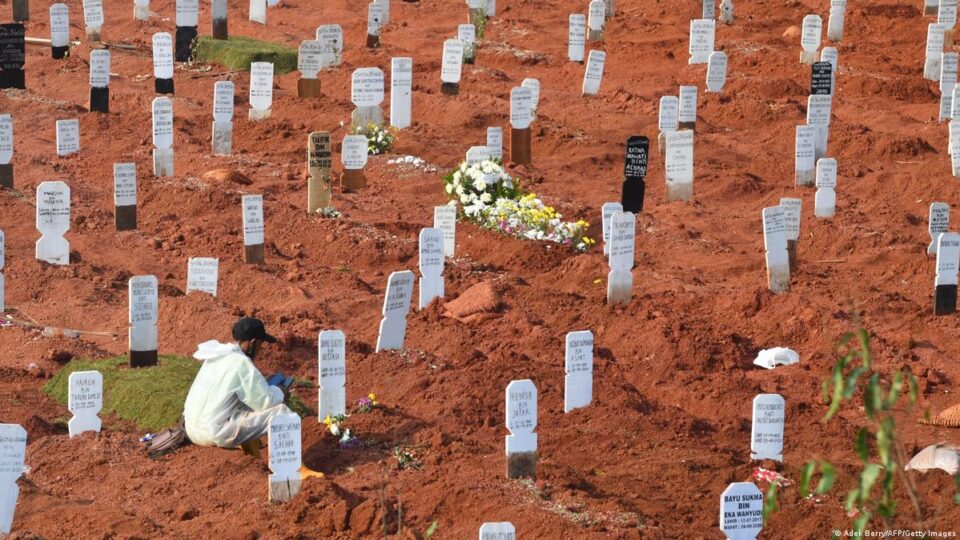Média de mortes volta a ficar acima de 300, após quase 3 meses Média de mortes volta a ficar acima de 300, após quase 3 meses