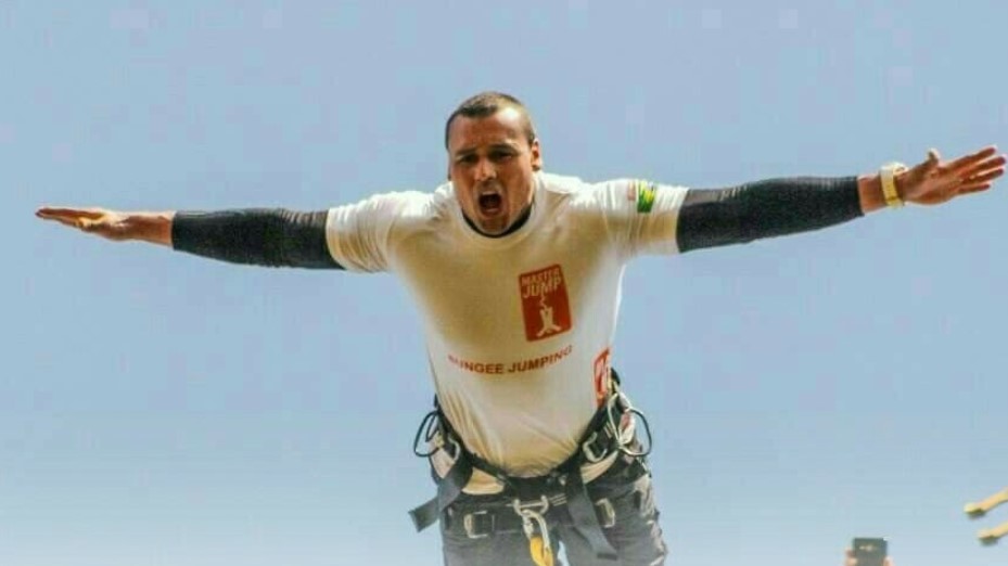 Morte de motociclista na Linha Verde gera comoção na web; ele era 'personal' em rede de academia
