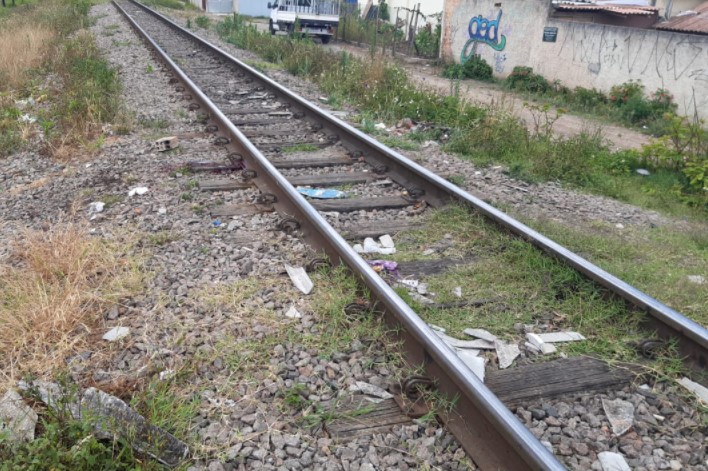 Homem é atropelado por trem no Cajuru e morre dentro da ambulância do Siate  