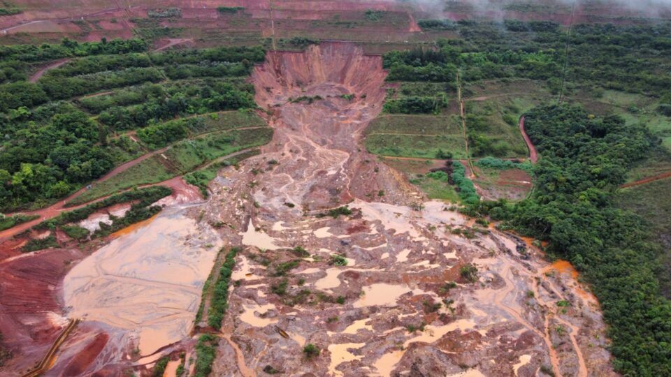 Empresa é multada em mais de R$ 285 mil por danos ambientais em mina de MG