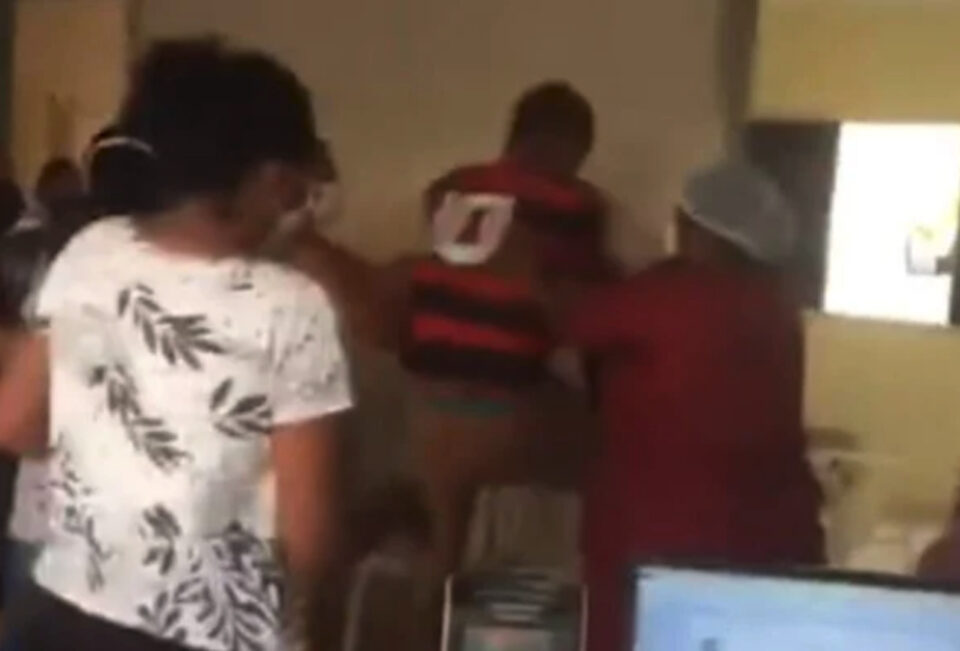 Casal agride médica após ela negar atestado médico de Covid-19; vídeo